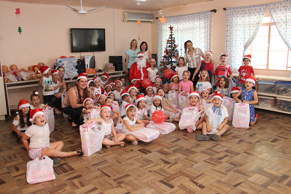 Natal Solidário da OAB Brusque contempla crianças do CEI Tia Lisa