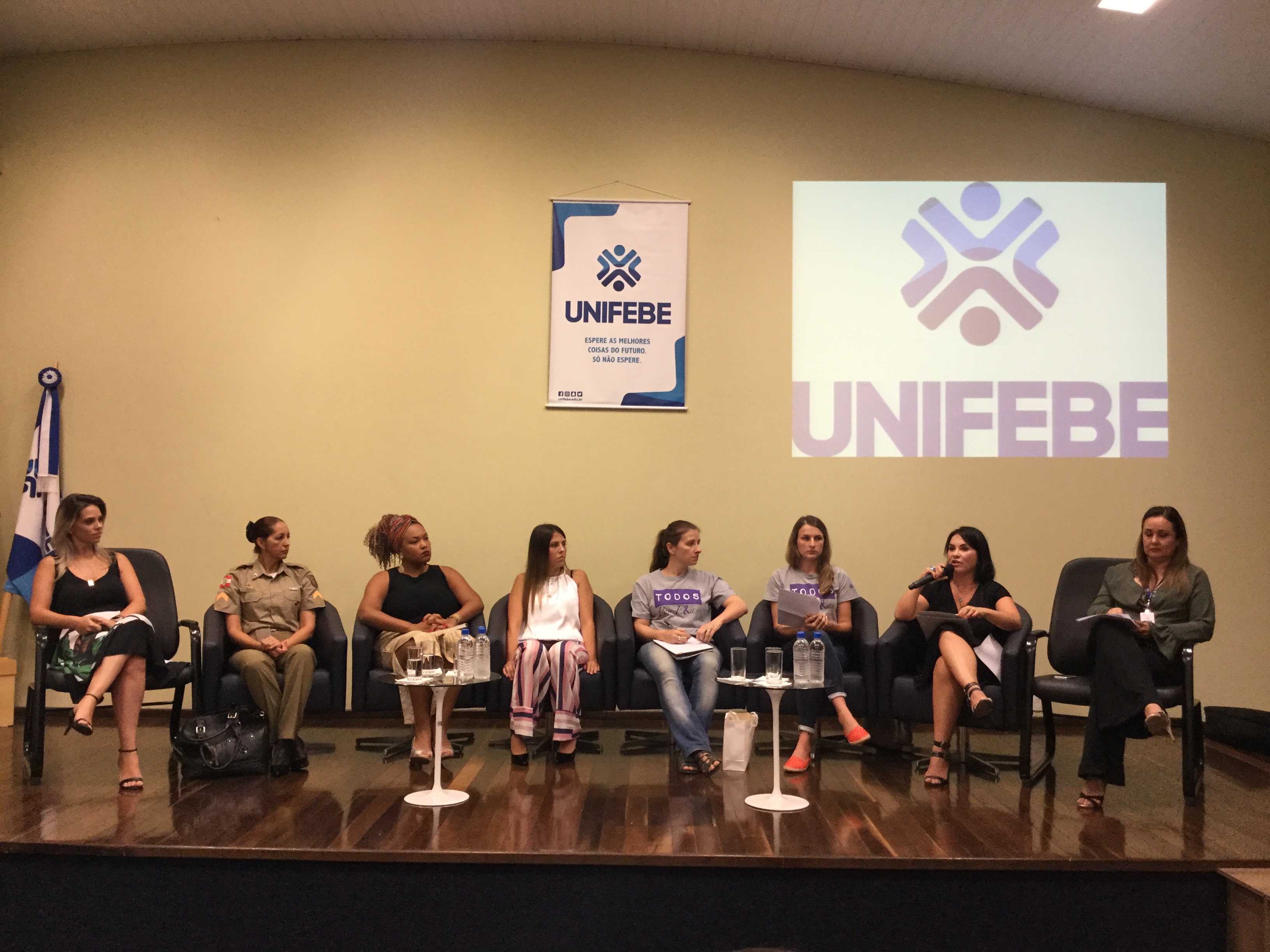 Comissão da Mulher Advogada participa de debate na Unifebe