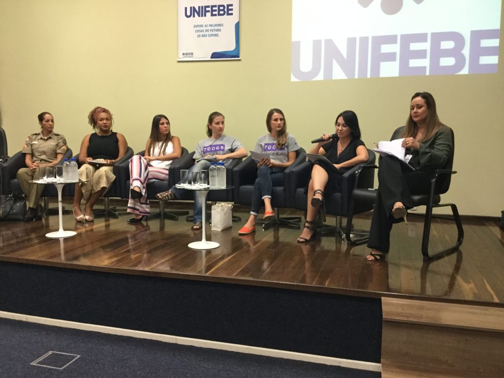 Comissão da Mulher Advogada participa de debate na Unifebe