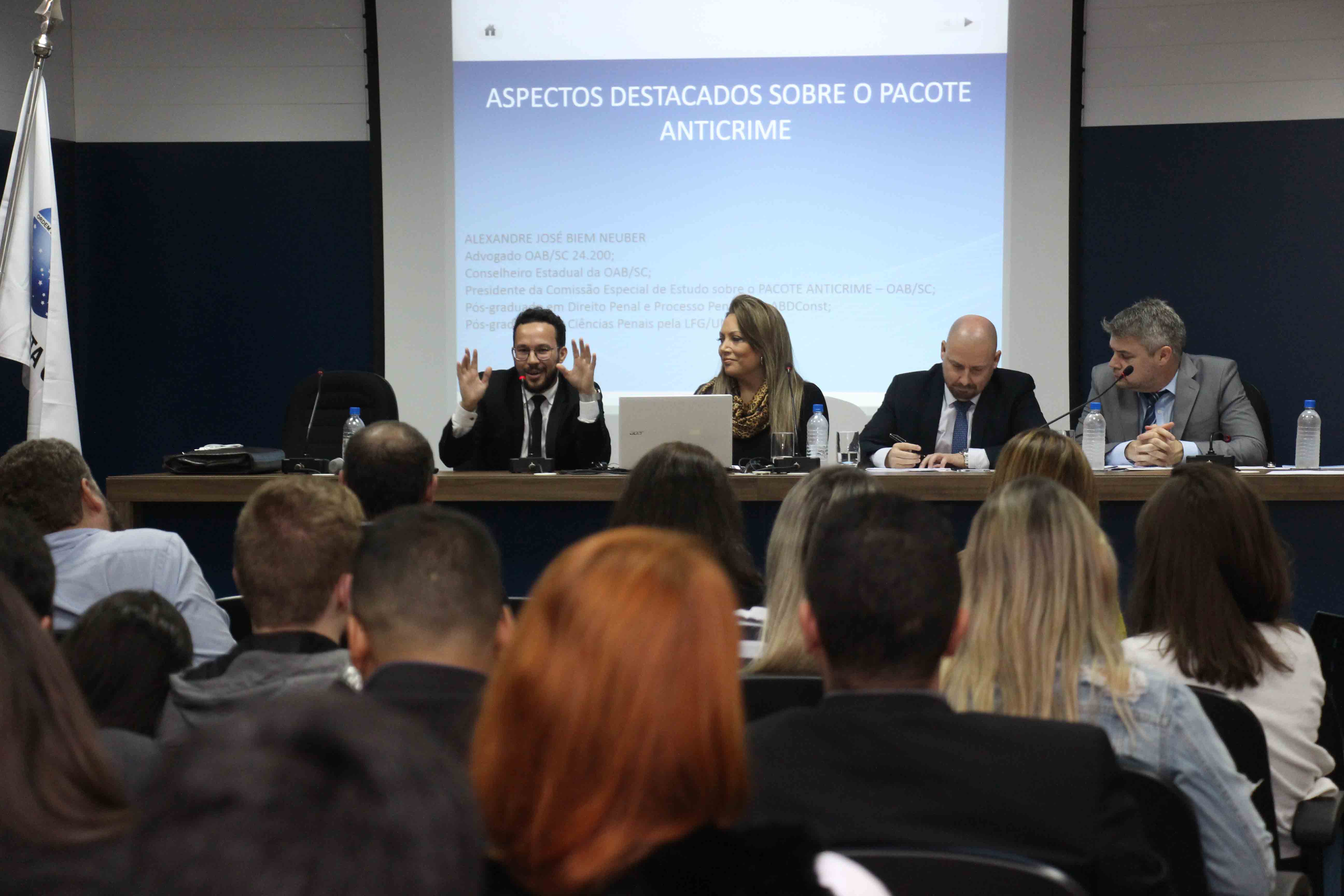 Simpósio sobre Pacote Anticrime reúne advogados e acadêmicos na OAB Brusque
