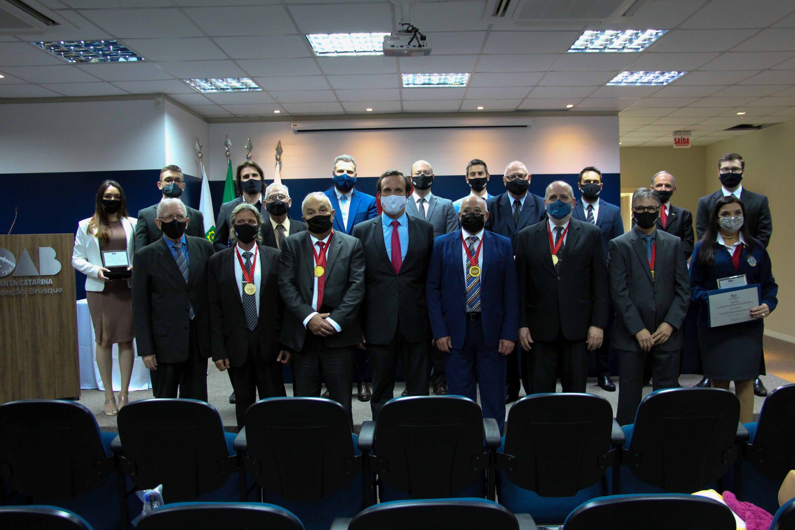 Ex-presidentes da OAB de Brusque e advogados são homenageados em solenidade de Jubilamento e entrega da Medalha Florisvaldo Diniz