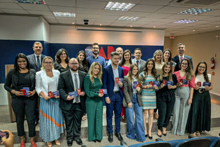OAB Brusque realiza última entrega de credenciais em 2022 ﻿