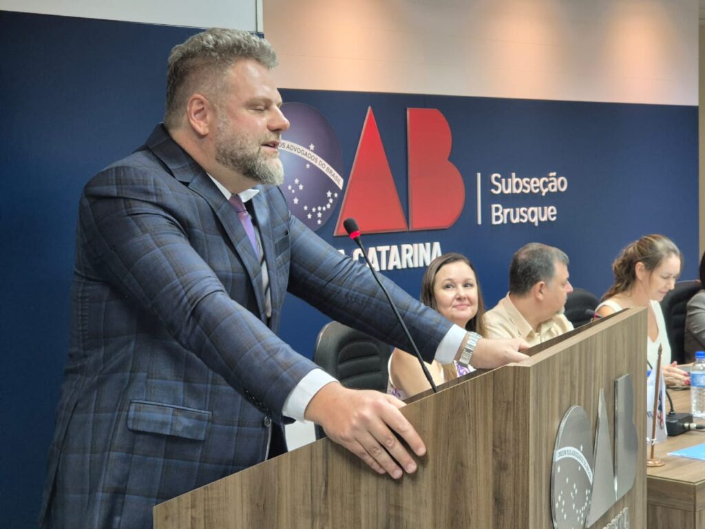 OAB Brusque realiza primeira Assembleia Geral Ordinária de 2025 e entrega credenciais a novos advogados