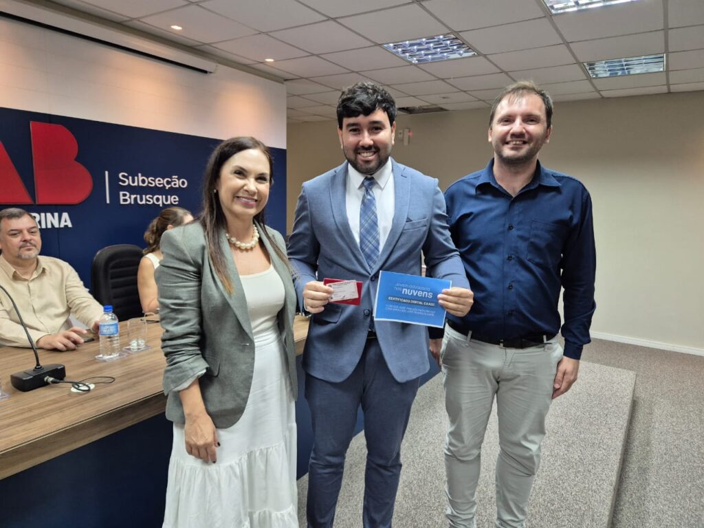 OAB Brusque realiza primeira Assembleia Geral Ordinária de 2025 e entrega credenciais a novos advogados